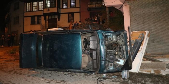 Kastamonu’da devrilen otomobildeki 2 kişi yaralandı