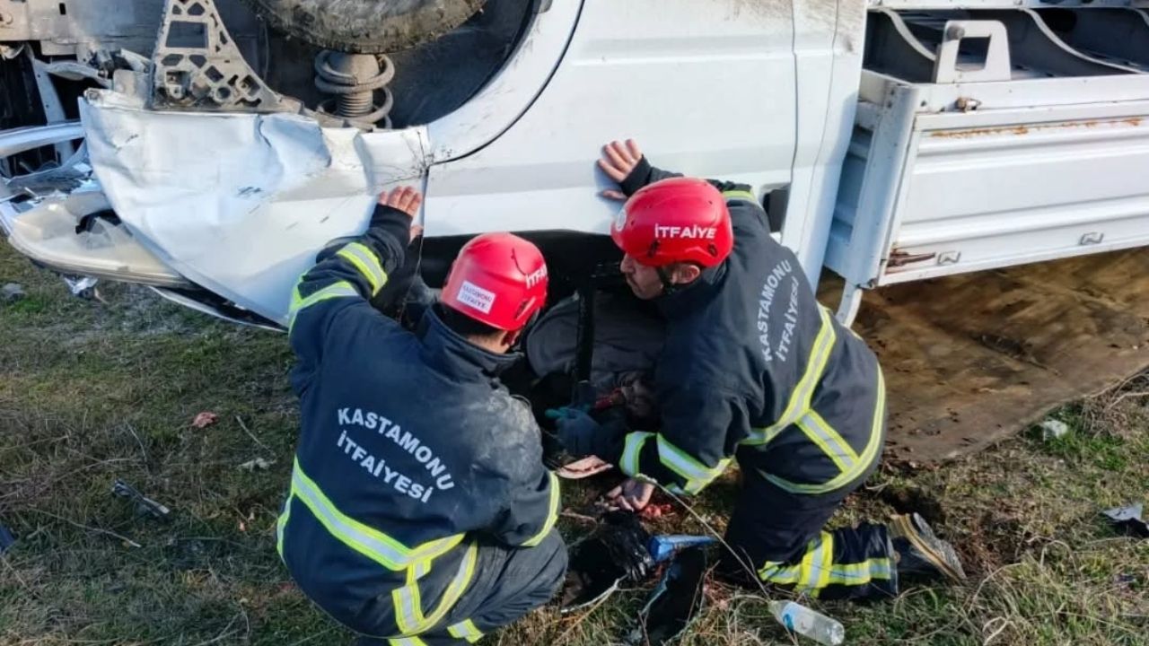 Feci kaza! Araçta sıkışarak hayatını kaybetti!