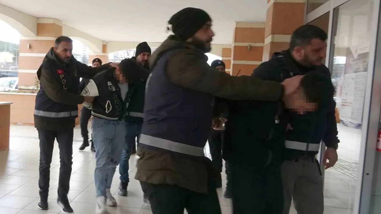 Ölümle sonuçlanan bıçaklı kavgada 4 şüpheli adliyeye sevk edildi
