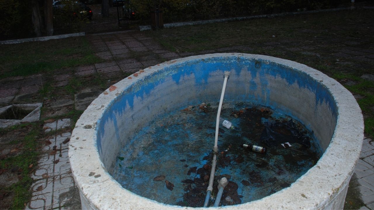 Sarayın bahçesi meyhaneye döndü! Vatandaşlar huzursuz