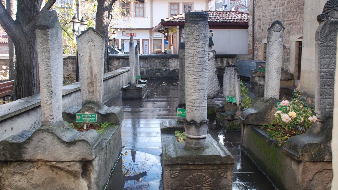 Selçuklu’dan bugüne uzanan asırlık şifahane: Yılanlı Külliyesi