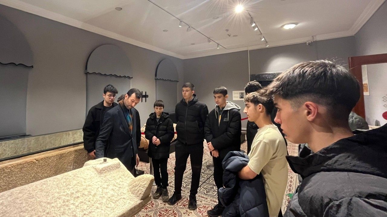 Ülkü Ocaklarından müze gezisi