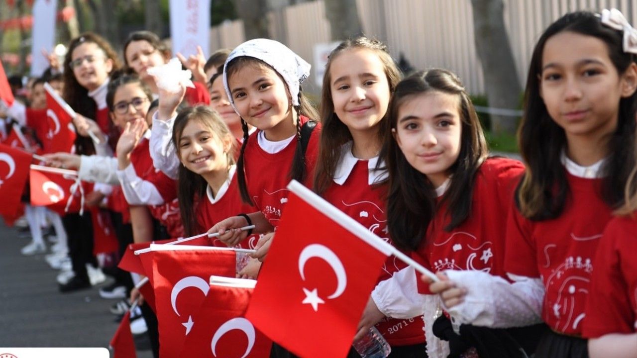 İlk ders: 'Bayrak Sevgisi'