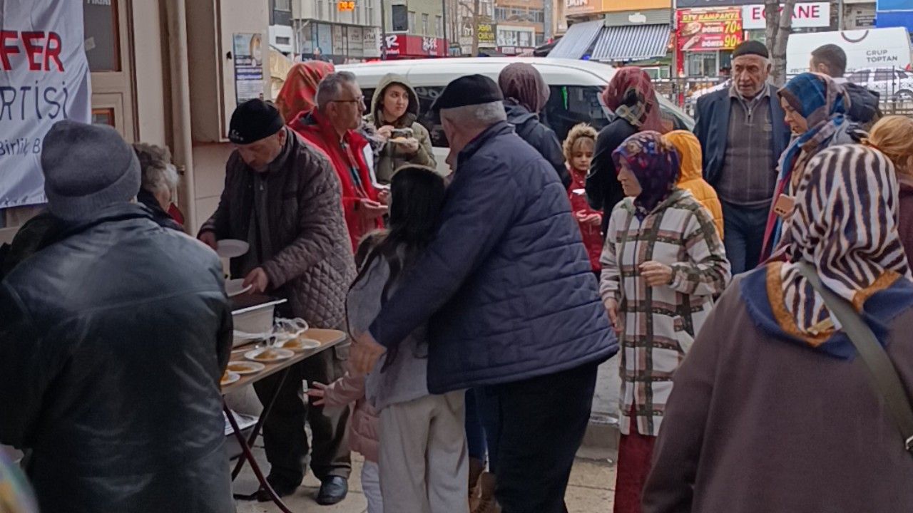 Zafer Partisinden helva ikramı