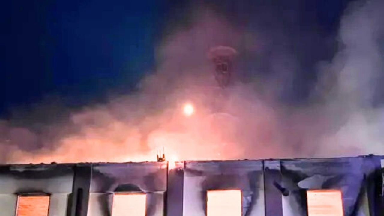 Bolu’da cami alevlere teslim oldu