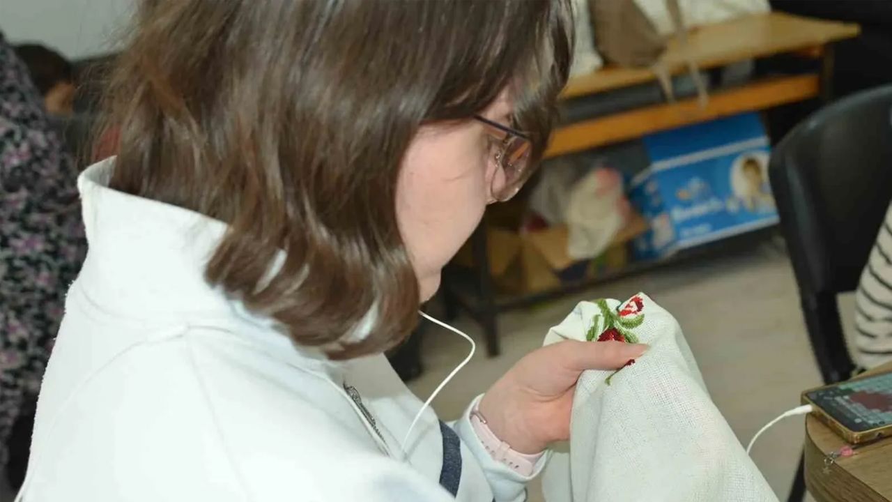 Kadınlara yönelik kurslara yoğun ilgi: Hem sosyalleşiyorlar hem öğreniyorlar