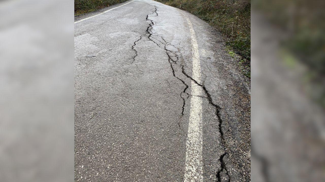 Kastamonu'da etkili olan yağış, heyelanları beraberinde getirdi!