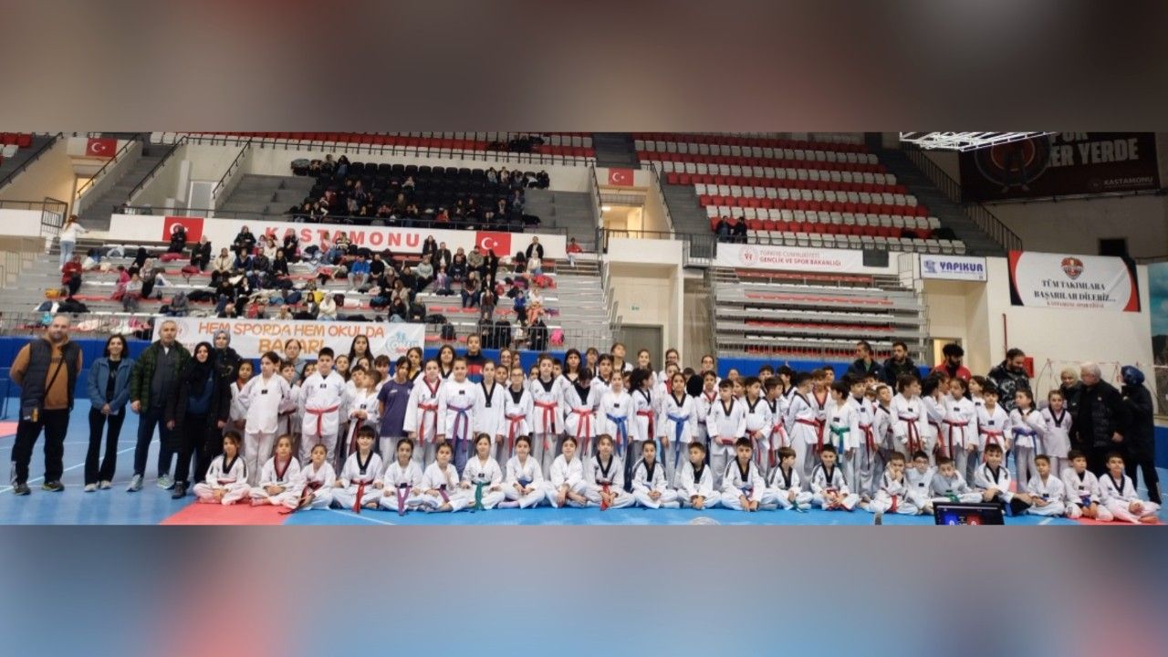 Taekwondoda küçükler nefes kesti: Kıyasıya madalya mücadelesi