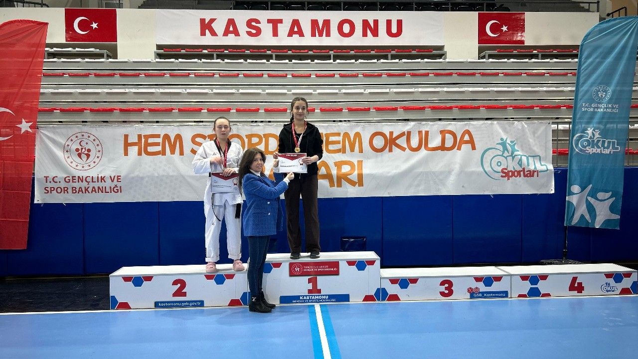 Taekwondoda madalyalar sahiplerini buldu: Sıra bölge şampiyonasında